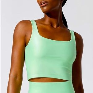 Carbon 38 mint shiny workout tank size small